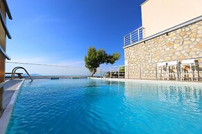 Hill Suites