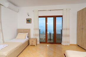 Hill Suites