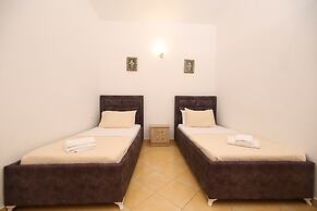 Hill Suites