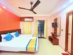 Hotel Prince Plaza with Swimming Pool