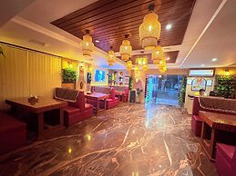 Hotel Prince Plaza with Swimming Pool