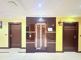 Hotel Prince Plaza with Swimming Pool