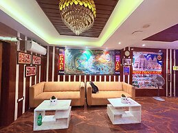 Hotel Prince Plaza with Swimming Pool
