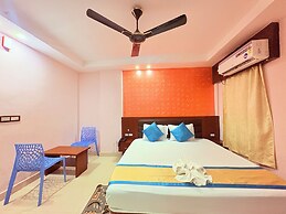 Hotel Prince Plaza with Swimming Pool