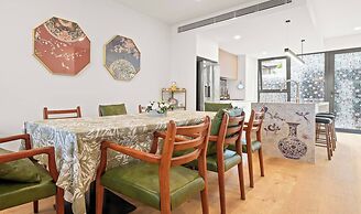 Fully Gated! Walk to Bus, Train & Box Hill High!