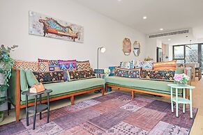 Fully Gated! Walk to Bus, Train & Box Hill High!