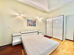 Rooftop Elegance Suite