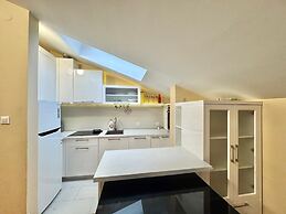 Rooftop Elegance Suite
