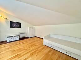 Rooftop Elegance Suite