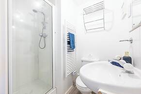 Modern 2BR Apartment with Water Views