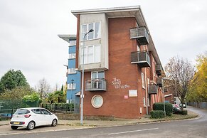 Modern 2BR Apartment with Water Views