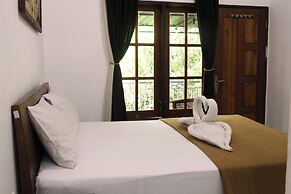 Adhya Guest House
