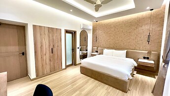Aurhom By Royal Inn