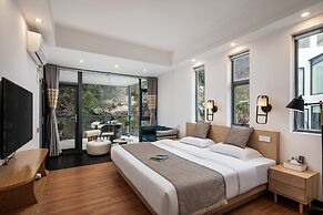 Karst Scenic Hotel