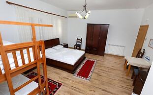 Hotel Familja