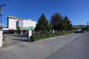Hotel Familja