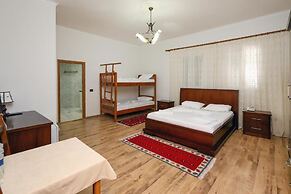 Hotel Familja