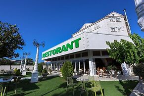 Hotel Familja