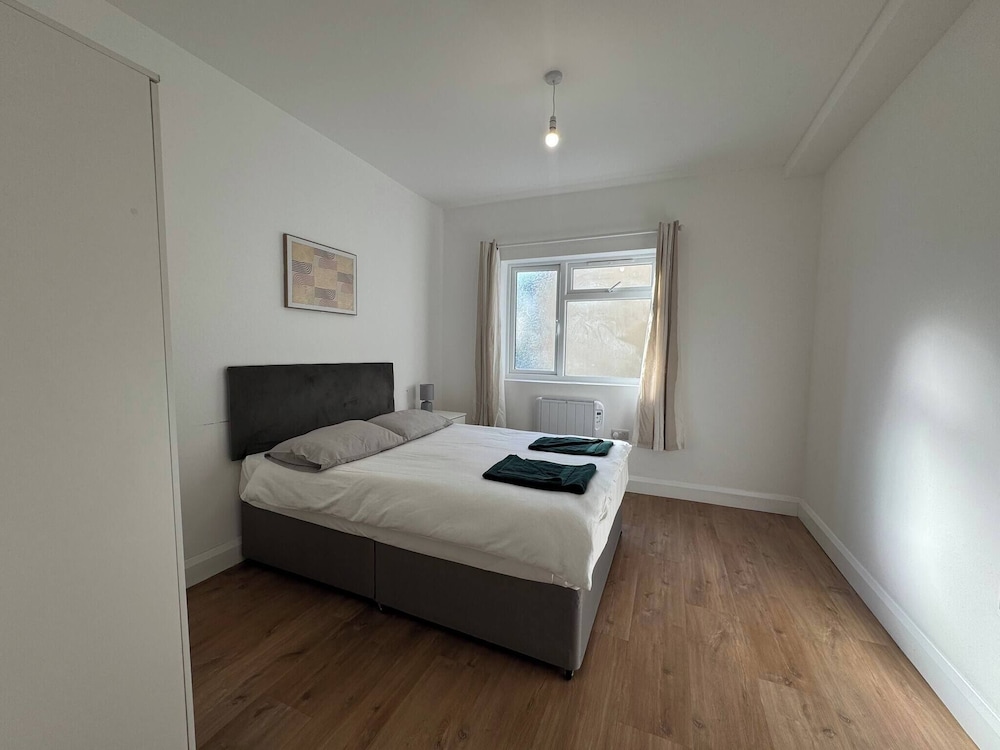 Charming Wallington Apartment With Hot Tub