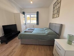 Charming Wallington Apartment With Hot Tub