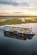 Zambezi Queen by Mantis