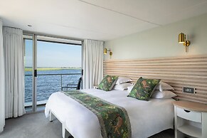 Zambezi Queen by Mantis