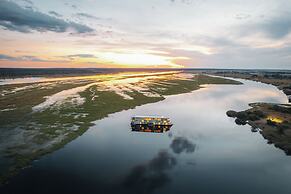 Zambezi Queen by Mantis