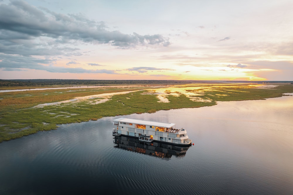 Zambezi Queen by Mantis