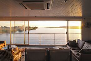 Zambezi Queen by Mantis