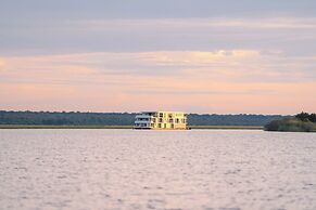 Zambezi Queen by Mantis
