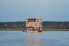 Zambezi Queen by Mantis
