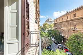Central City Apartment by Wonderful Italy