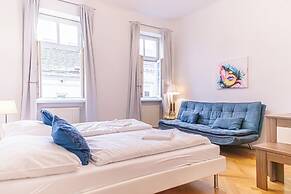 Simple 2 Bedroom Apartment with WiFi