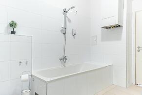 Simple 2 Bedroom Apartment with WiFi