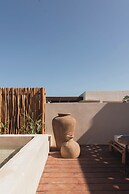 2BR Penthouse with Rooftop & Pool B5
