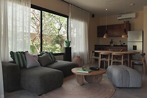 2BR Penthouse with Rooftop & Pool B5
