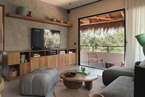 2BR Penthouse with Rooftop & Pool B5