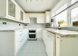 Central Upton Upon Severn 2 Bedroom Property Sleeps 6