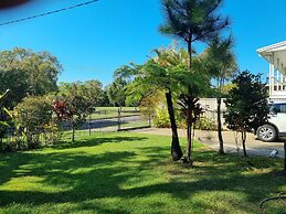 Seaestaatmoffatquietbeachparklargefenced Yard
