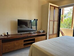 Gym & pool Jungle Studio Retreat C6