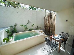 Private Jacuzzi with Pool  Studio S11