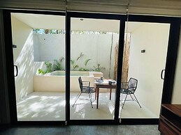 Private Jacuzzi with Pool  Studio S11