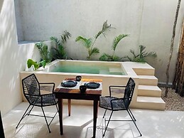 Private Jacuzzi with Pool  Studio S11