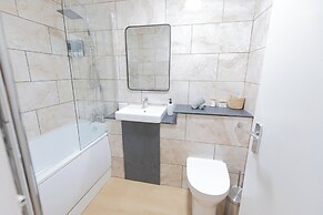 1 Bed Flat - Sleeps 4 - Pets - Parking - Wifi