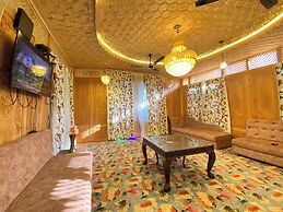 The Apollo 11 Heritage Luxury Houseboat