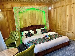 The Apollo 11 Heritage Luxury Houseboat