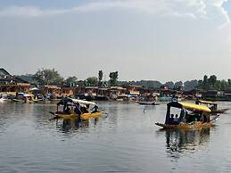 The Apollo 11 Heritage Luxury Houseboat