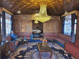 The Apollo 11 Heritage Luxury Houseboat