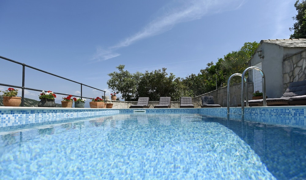 Villa Dol-three Bedroom Villa With Pool