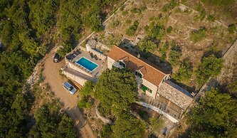 Villa Dol-three Bedroom Villa With Pool